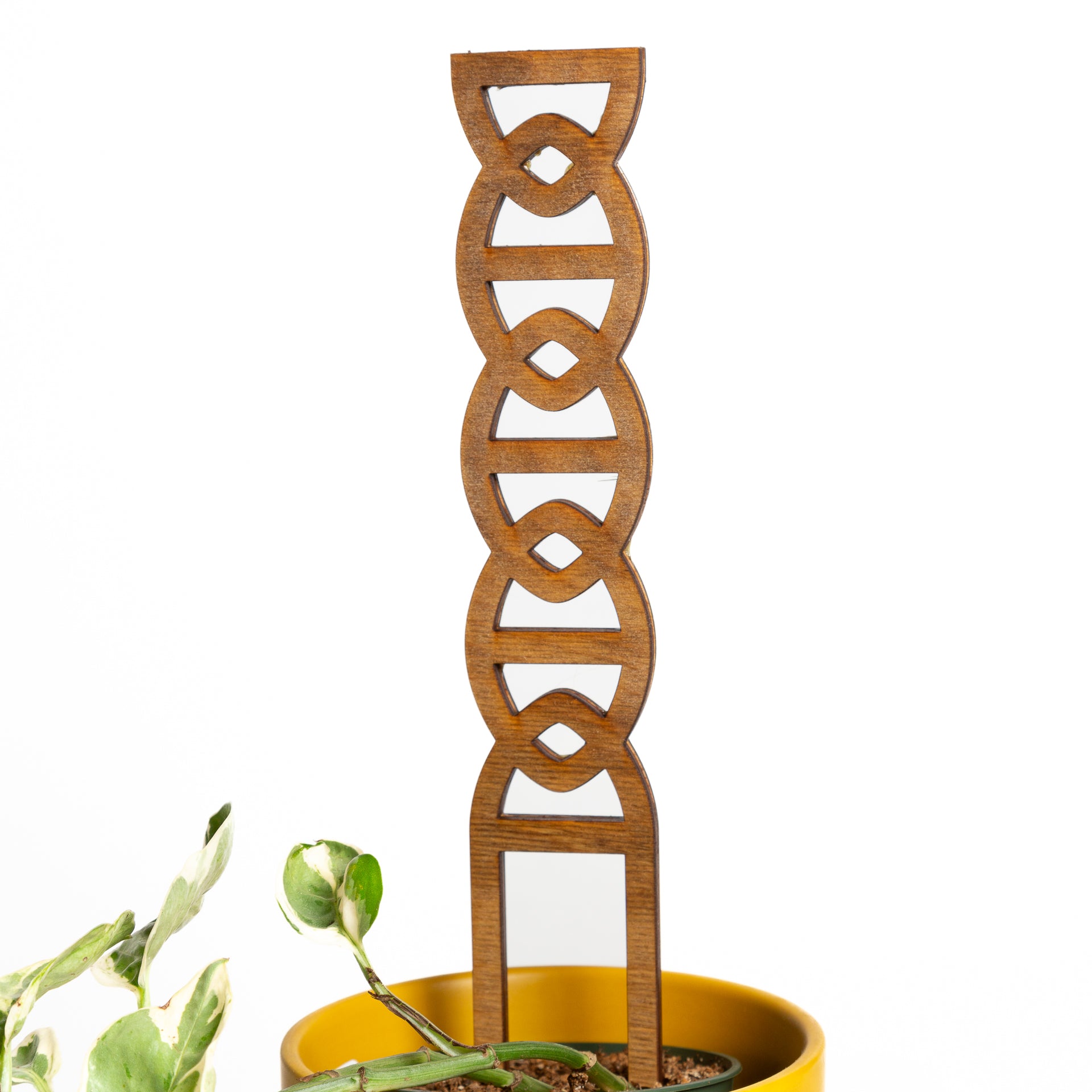 11" Hourglass Walnut Chain Link Trellis - Urban Sprouts