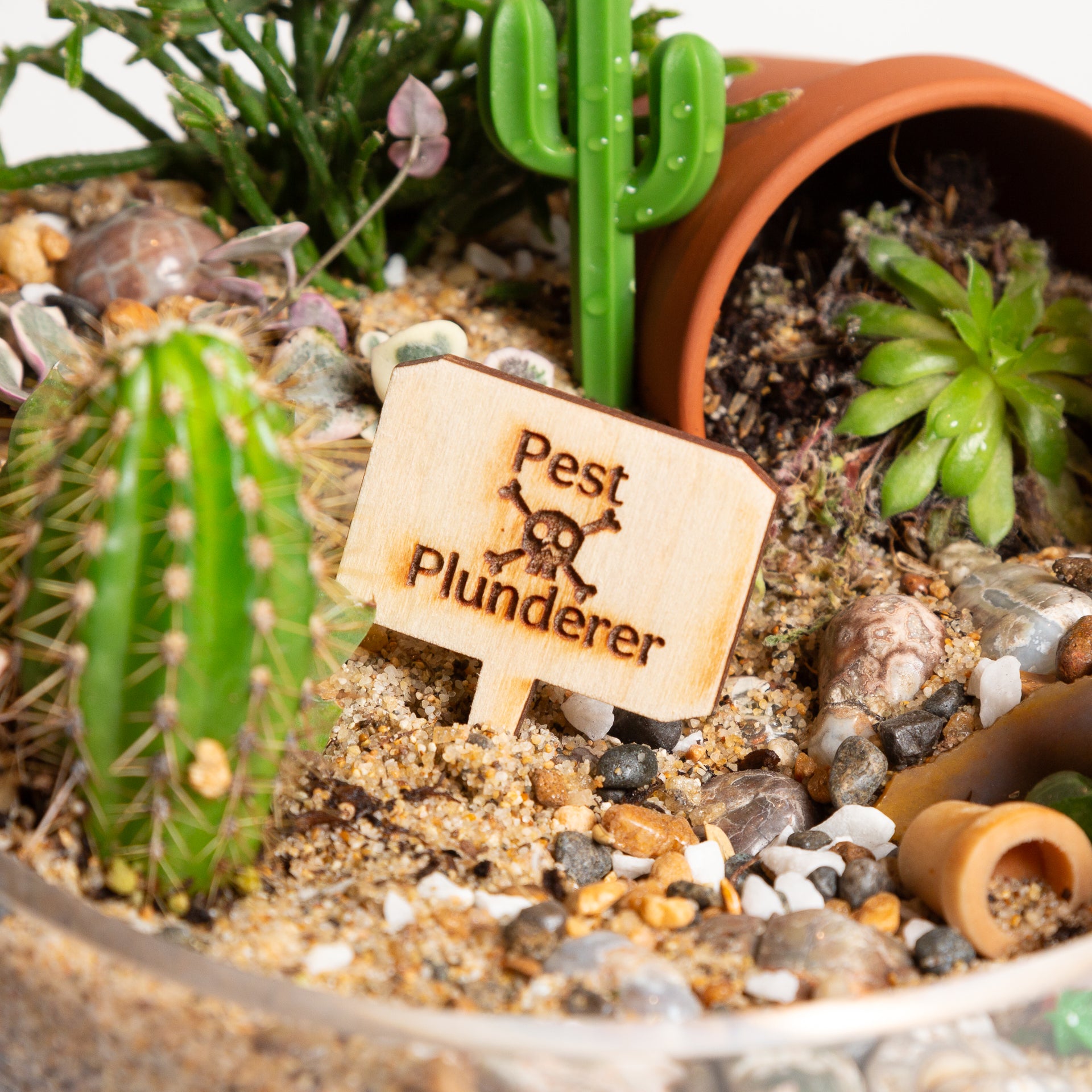 Mini Sign -Pest Plunderer - Urban Sprouts