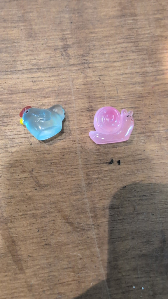 "Gummy" plastic figurine - Urban Sprouts