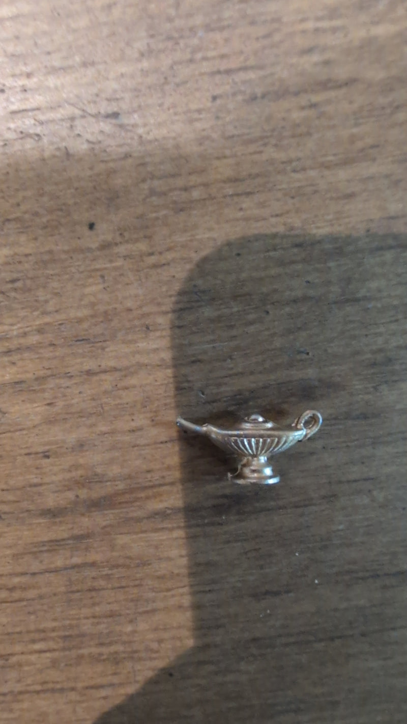 Metal oil lamp