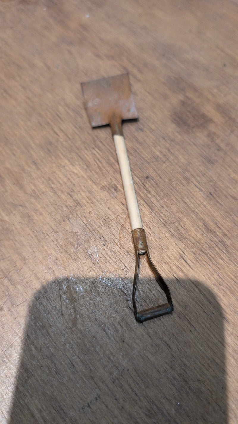 Garden shovel